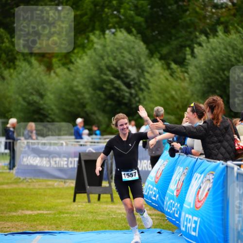 30.08.2026 - Elbe Triathlon Hamburg LAZAROV Photography http://msf.ph/oto/10067955 30.08.2026 12:26:18 Ziel 1557 meine-sportfotos.de