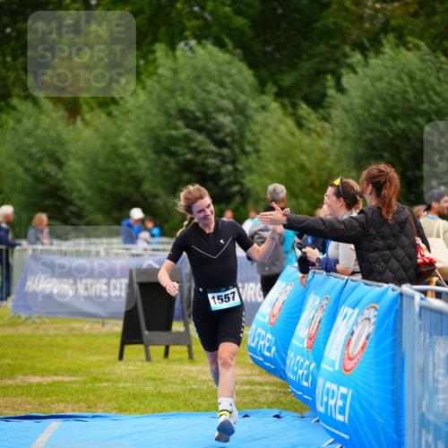 30.08.2026 - Elbe Triathlon Hamburg LAZAROV Photography http://msf.ph/oto/10067958 30.08.2026 12:26:18 Ziel 1557 meine-sportfotos.de