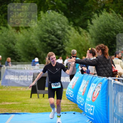 30.08.2026 - Elbe Triathlon Hamburg LAZAROV Photography http://msf.ph/oto/10067961 30.08.2026 12:26:18 Ziel 1557 meine-sportfotos.de