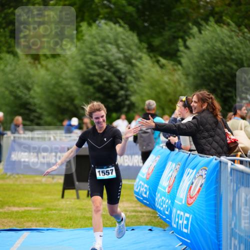 30.08.2026 - Elbe Triathlon Hamburg LAZAROV Photography http://msf.ph/oto/10067963 30.08.2026 12:26:18 Ziel 1557 meine-sportfotos.de