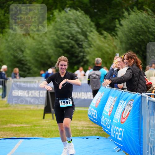 30.08.2026 - Elbe Triathlon Hamburg LAZAROV Photography http://msf.ph/oto/10067966 30.08.2026 12:26:18 Ziel 1557 meine-sportfotos.de