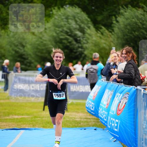 30.08.2026 - Elbe Triathlon Hamburg LAZAROV Photography http://msf.ph/oto/10067968 30.08.2026 12:26:19 Ziel 1557 meine-sportfotos.de