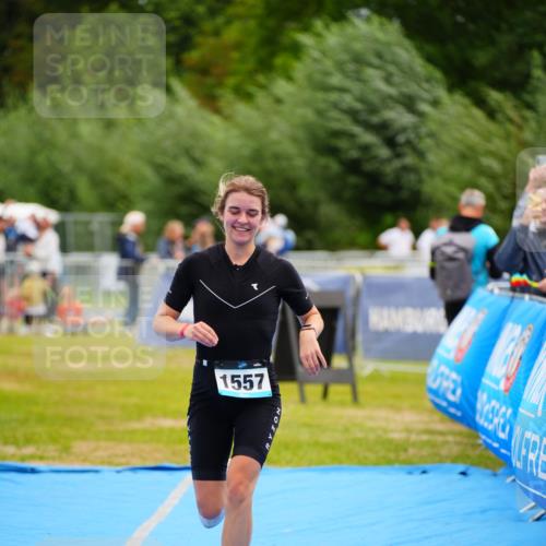 30.08.2026 - Elbe Triathlon Hamburg LAZAROV Photography http://msf.ph/oto/10067979 30.08.2026 12:26:19 Ziel 1557 meine-sportfotos.de