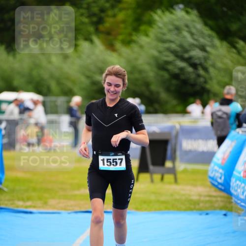 30.08.2026 - Elbe Triathlon Hamburg LAZAROV Photography http://msf.ph/oto/10067980 30.08.2026 12:26:20 Ziel 1557 meine-sportfotos.de