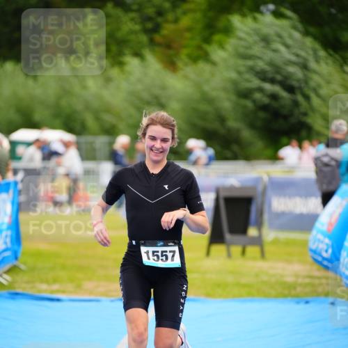 30.08.2026 - Elbe Triathlon Hamburg LAZAROV Photography http://msf.ph/oto/10067983 30.08.2026 12:26:20 Ziel 1557 meine-sportfotos.de