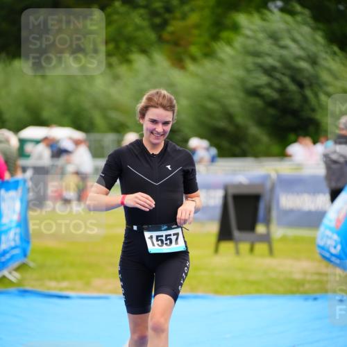 30.08.2026 - Elbe Triathlon Hamburg LAZAROV Photography http://msf.ph/oto/10067986 30.08.2026 12:26:20 Ziel 1557 meine-sportfotos.de