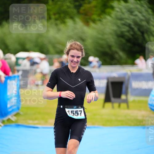 30.08.2026 - Elbe Triathlon Hamburg LAZAROV Photography http://msf.ph/oto/10067988 30.08.2026 12:26:20 Ziel 1557 meine-sportfotos.de