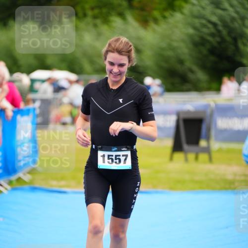 30.08.2026 - Elbe Triathlon Hamburg LAZAROV Photography http://msf.ph/oto/10067991 30.08.2026 12:26:20 Ziel 1557 meine-sportfotos.de
