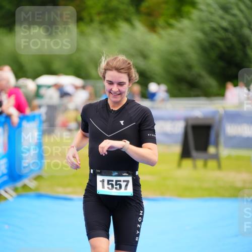30.08.2026 - Elbe Triathlon Hamburg LAZAROV Photography http://msf.ph/oto/10067993 30.08.2026 12:26:21 Ziel 1557 meine-sportfotos.de