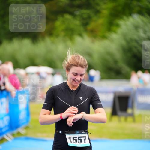 30.08.2026 - Elbe Triathlon Hamburg LAZAROV Photography http://msf.ph/oto/10067998 30.08.2026 12:26:21 Ziel 1557 meine-sportfotos.de
