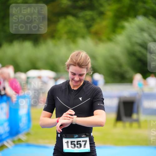 30.08.2026 - Elbe Triathlon Hamburg LAZAROV Photography http://msf.ph/oto/10068001 30.08.2026 12:26:21 Ziel 1557 meine-sportfotos.de