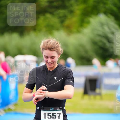 30.08.2026 - Elbe Triathlon Hamburg LAZAROV Photography http://msf.ph/oto/10068003 30.08.2026 12:26:21 Ziel 1557 meine-sportfotos.de