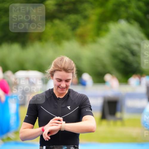 30.08.2026 - Elbe Triathlon Hamburg LAZAROV Photography http://msf.ph/oto/10068005 30.08.2026 12:26:22 Ziel 1557 meine-sportfotos.de