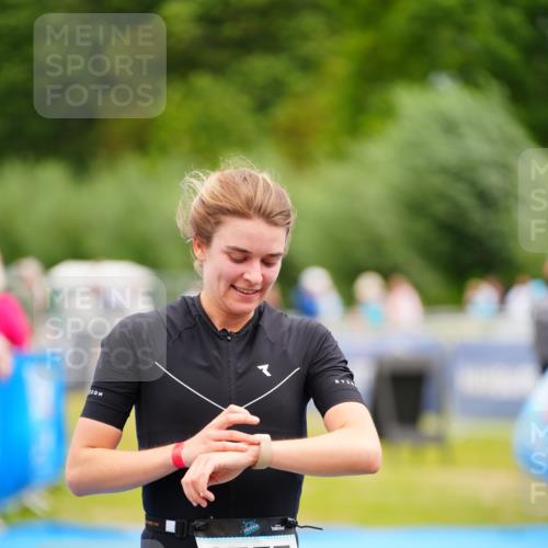30.08.2026 - Elbe Triathlon Hamburg LAZAROV Photography http://msf.ph/oto/10068009 30.08.2026 12:26:22 Ziel 1557 meine-sportfotos.de
