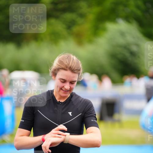 30.08.2026 - Elbe Triathlon Hamburg LAZAROV Photography http://msf.ph/oto/10068011 30.08.2026 12:26:22 Ziel 1557 meine-sportfotos.de