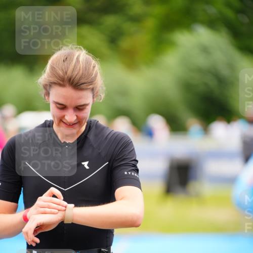30.08.2026 - Elbe Triathlon Hamburg LAZAROV Photography http://msf.ph/oto/10068020 30.08.2026 12:26:23 Ziel 1557 meine-sportfotos.de