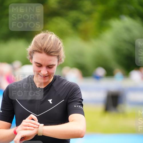 30.08.2026 - Elbe Triathlon Hamburg LAZAROV Photography http://msf.ph/oto/10068023 30.08.2026 12:26:23 Ziel 1557 meine-sportfotos.de