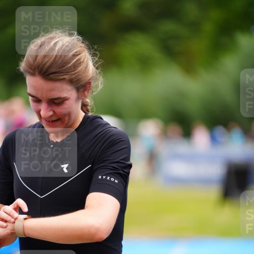 30.08.2026 - Elbe Triathlon Hamburg LAZAROV Photography http://msf.ph/oto/10068026 30.08.2026 12:26:23 Ziel 1557 meine-sportfotos.de