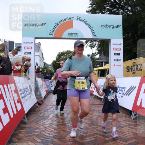30.08.2026 - Blankeneser Heldenlauf Lena Gebhardt http://msf.ph/oto/10068061 30.08.2026 10:00:36 Ziel 1074, 1432, 1434, 1436, 1679, 5643 meine-sportfotos.de