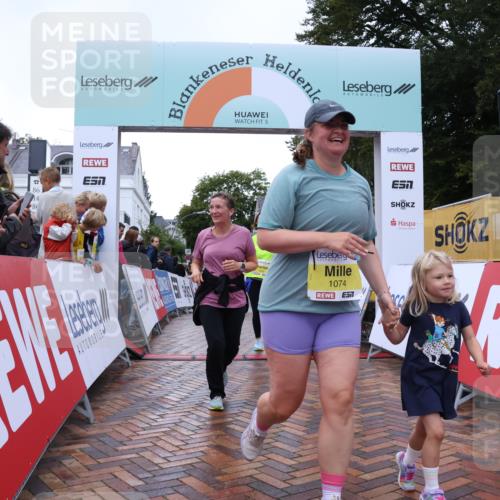 30.08.2026 - Blankeneser Heldenlauf Lena Gebhardt http://msf.ph/oto/10068068 30.08.2026 10:00:36 Ziel 1074, 1432, 1434, 1436, 1679, 5643 meine-sportfotos.de