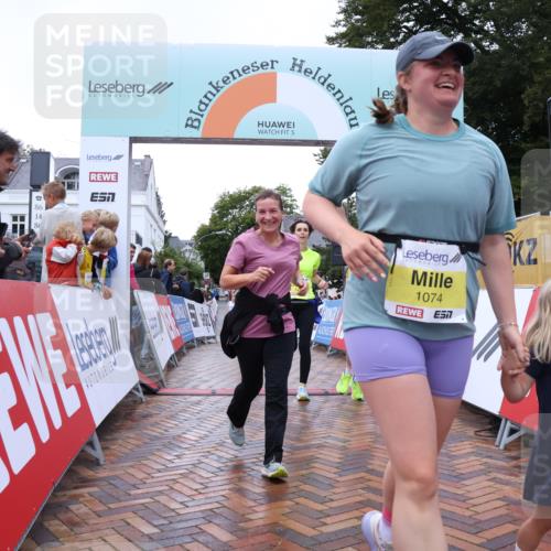 30.08.2026 - Blankeneser Heldenlauf Lena Gebhardt http://msf.ph/oto/10068075 30.08.2026 10:00:37 Ziel 1074, 1432, 1434, 1436, 1679, 5643 meine-sportfotos.de