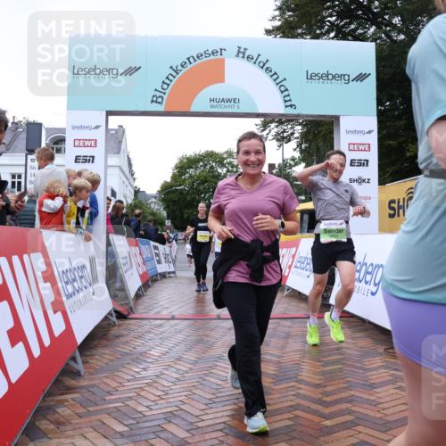 30.08.2026 - Blankeneser Heldenlauf Lena Gebhardt http://msf.ph/oto/10068084 30.08.2026 10:00:37 Ziel 1074, 1432, 1434, 1436, 1679, 5643 meine-sportfotos.de