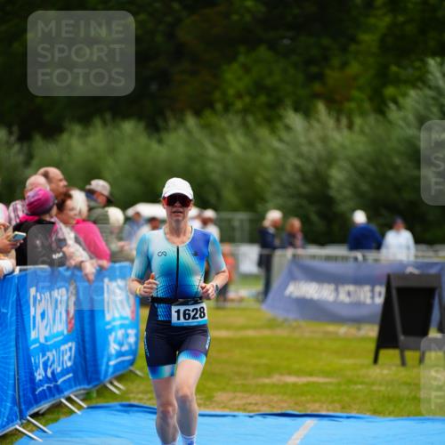 30.08.2026 - Elbe Triathlon Hamburg LAZAROV Photography http://msf.ph/oto/10068104 30.08.2026 12:26:50 Ziel 1628 meine-sportfotos.de