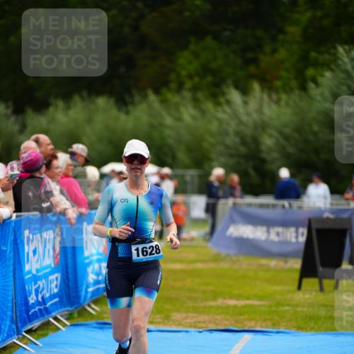 30.08.2026 - Elbe Triathlon Hamburg LAZAROV Photography http://msf.ph/oto/10068107 30.08.2026 12:26:50 Ziel 1628 meine-sportfotos.de