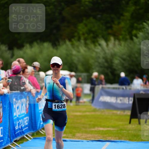 30.08.2026 - Elbe Triathlon Hamburg LAZAROV Photography http://msf.ph/oto/10068109 30.08.2026 12:26:51 Ziel 1628 meine-sportfotos.de