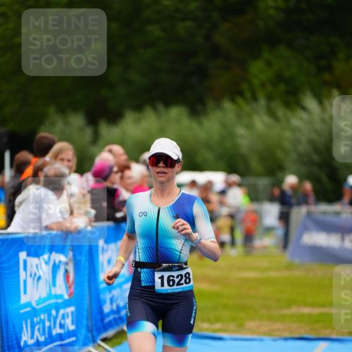 30.08.2026 - Elbe Triathlon Hamburg LAZAROV Photography http://msf.ph/oto/10068119 30.08.2026 12:26:51 Ziel 1628 meine-sportfotos.de