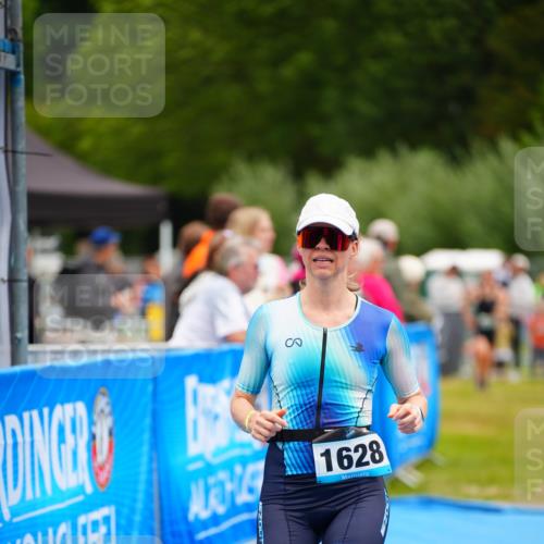 30.08.2026 - Elbe Triathlon Hamburg LAZAROV Photography http://msf.ph/oto/10068128 30.08.2026 12:26:52 Ziel 1628 meine-sportfotos.de