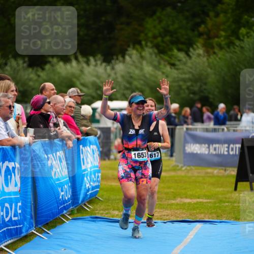 30.08.2026 - Elbe Triathlon Hamburg LAZAROV Photography http://msf.ph/oto/10068140 30.08.2026 12:27:02 Ziel 1484, 1617, 1653 meine-sportfotos.de