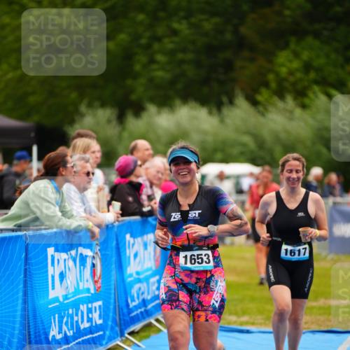 30.08.2026 - Elbe Triathlon Hamburg LAZAROV Photography http://msf.ph/oto/10068166 30.08.2026 12:27:03 Ziel 1484, 1617, 1653 meine-sportfotos.de