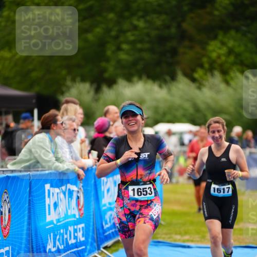30.08.2026 - Elbe Triathlon Hamburg LAZAROV Photography http://msf.ph/oto/10068168 30.08.2026 12:27:03 Ziel 1484, 1617, 1653 meine-sportfotos.de