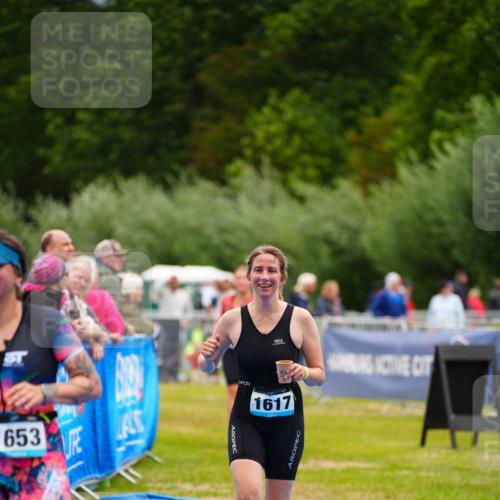 30.08.2026 - Elbe Triathlon Hamburg LAZAROV Photography http://msf.ph/oto/10068171 30.08.2026 12:27:04 Ziel 1484, 1617, 1653 meine-sportfotos.de