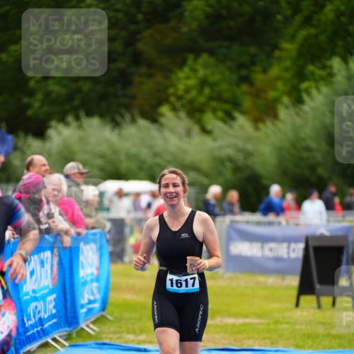 30.08.2026 - Elbe Triathlon Hamburg LAZAROV Photography http://msf.ph/oto/10068174 30.08.2026 12:27:04 Ziel 1484, 1617, 1653 meine-sportfotos.de