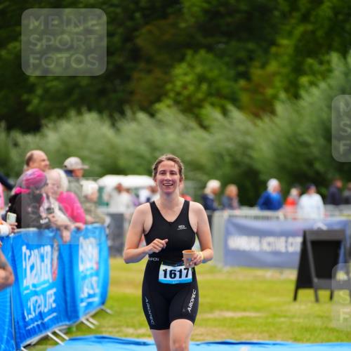 30.08.2026 - Elbe Triathlon Hamburg LAZAROV Photography http://msf.ph/oto/10068177 30.08.2026 12:27:04 Ziel 1484, 1617, 1653 meine-sportfotos.de