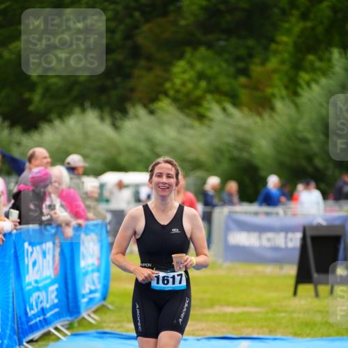 30.08.2026 - Elbe Triathlon Hamburg LAZAROV Photography http://msf.ph/oto/10068180 30.08.2026 12:27:05 Ziel 1484, 1617, 1653 meine-sportfotos.de