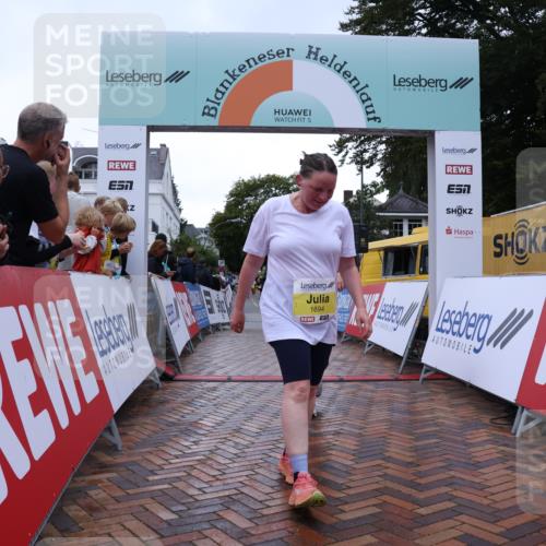 30.08.2026 - Blankeneser Heldenlauf Lena Gebhardt http://msf.ph/oto/10068230 30.08.2026 10:00:50 Ziel 1694, 1703, 1708, 1709 meine-sportfotos.de