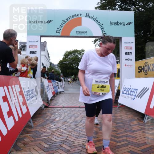 30.08.2026 - Blankeneser Heldenlauf Lena Gebhardt http://msf.ph/oto/10068238 30.08.2026 10:00:51 Ziel 1694, 1703, 1709 meine-sportfotos.de