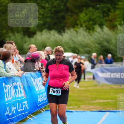 30.08.2026 - Elbe Triathlon Hamburg LAZAROV Photography http://msf.ph/oto/10068273 30.08.2026 12:27:20 Ziel 904, 941, 1697 meine-sportfotos.de
