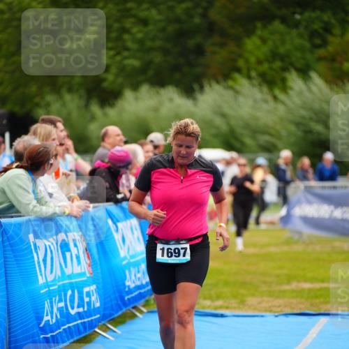 30.08.2026 - Elbe Triathlon Hamburg LAZAROV Photography http://msf.ph/oto/10068275 30.08.2026 12:27:20 Ziel 904, 941, 1697 meine-sportfotos.de