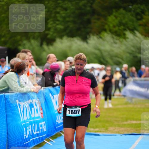 30.08.2026 - Elbe Triathlon Hamburg LAZAROV Photography http://msf.ph/oto/10068278 30.08.2026 12:27:20 Ziel 904, 941, 1697 meine-sportfotos.de