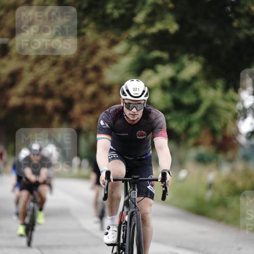30.08.2026 - Elbe Triathlon Hamburg Michael Burmester http://msf.ph/oto/10068314 30.08.2026 09:30:26 Radfahren 321, 438, 452, 489, 527, 769, 779, 869 meine-sportfotos.de