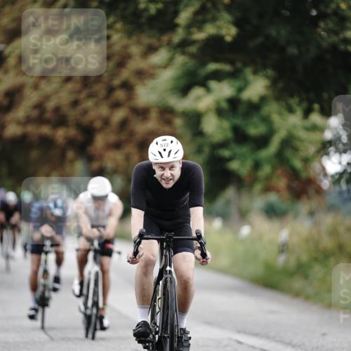 30.08.2026 - Elbe Triathlon Hamburg Michael Burmester http://msf.ph/oto/10068359 30.08.2026 09:30:51 Radfahren 433, 495, 572, 671, 672, 700, 968 meine-sportfotos.de