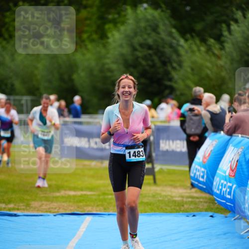 30.08.2026 - Elbe Triathlon Hamburg LAZAROV Photography http://msf.ph/oto/10068391 30.08.2026 12:27:46 Ziel 1483, 1652, 1656, 1682 meine-sportfotos.de