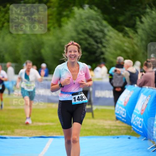 30.08.2026 - Elbe Triathlon Hamburg LAZAROV Photography http://msf.ph/oto/10068404 30.08.2026 12:27:46 Ziel 1483, 1652, 1656, 1682 meine-sportfotos.de