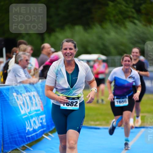 30.08.2026 - Elbe Triathlon Hamburg LAZAROV Photography http://msf.ph/oto/10068431 30.08.2026 12:27:52 Ziel 1567, 1656, 1661, 1682 meine-sportfotos.de