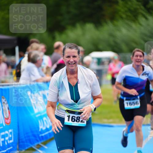 30.08.2026 - Elbe Triathlon Hamburg LAZAROV Photography http://msf.ph/oto/10068440 30.08.2026 12:27:53 Ziel 1567, 1656, 1661, 1682 meine-sportfotos.de