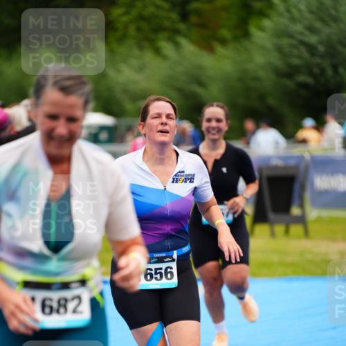 30.08.2026 - Elbe Triathlon Hamburg LAZAROV Photography http://msf.ph/oto/10068450 30.08.2026 12:27:54 Ziel 1567, 1656, 1661, 1682 meine-sportfotos.de